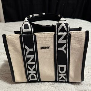 DKNY CASSIE SMALL TOTE BAG
